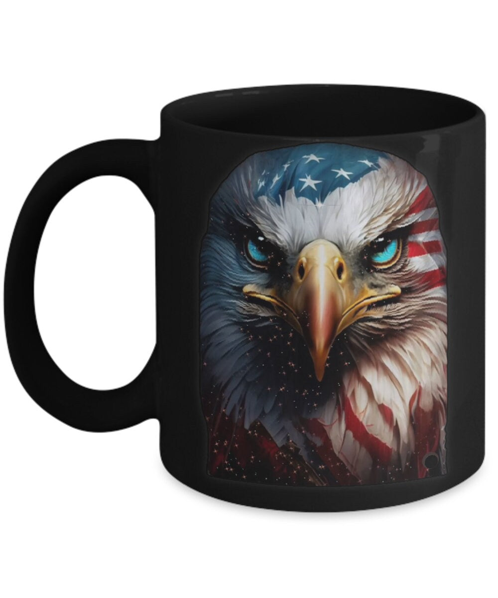 Show your pride with this bold American Eagle coffee mug