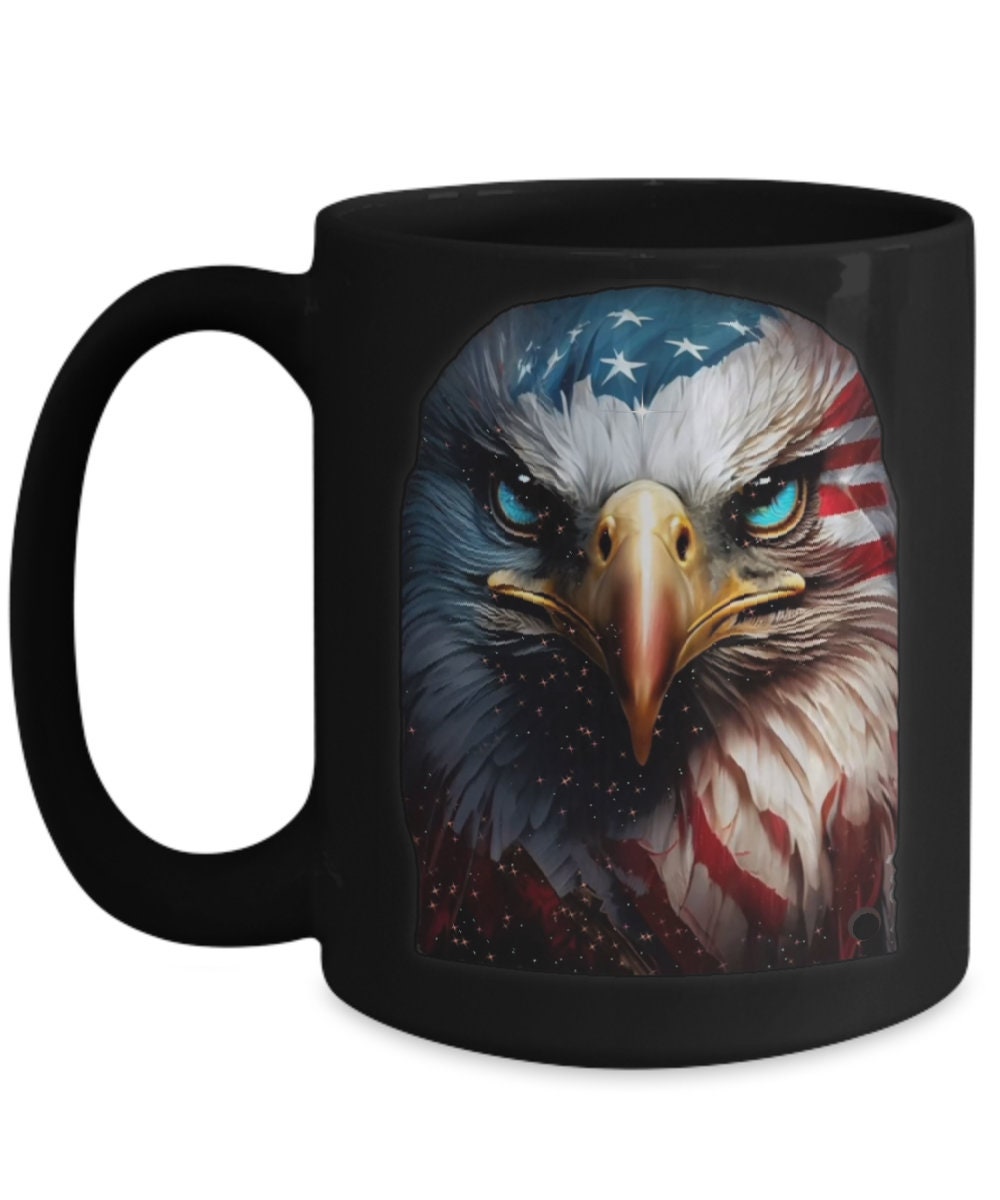 Show your pride with this bold American Eagle coffee mug